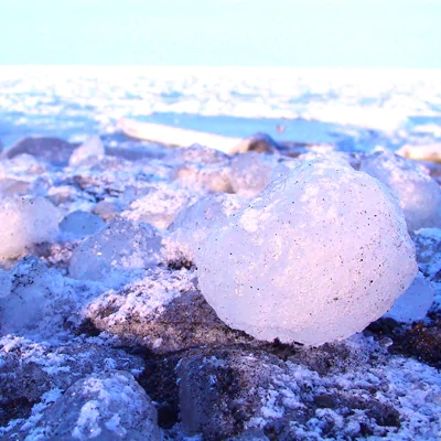 オホーツク海の流氷(5kg程度)